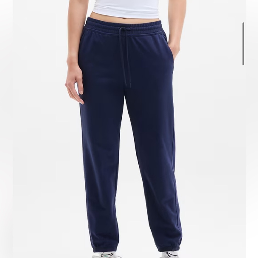 Athleta Retroterry Jogger NWT size Med petite , Navy